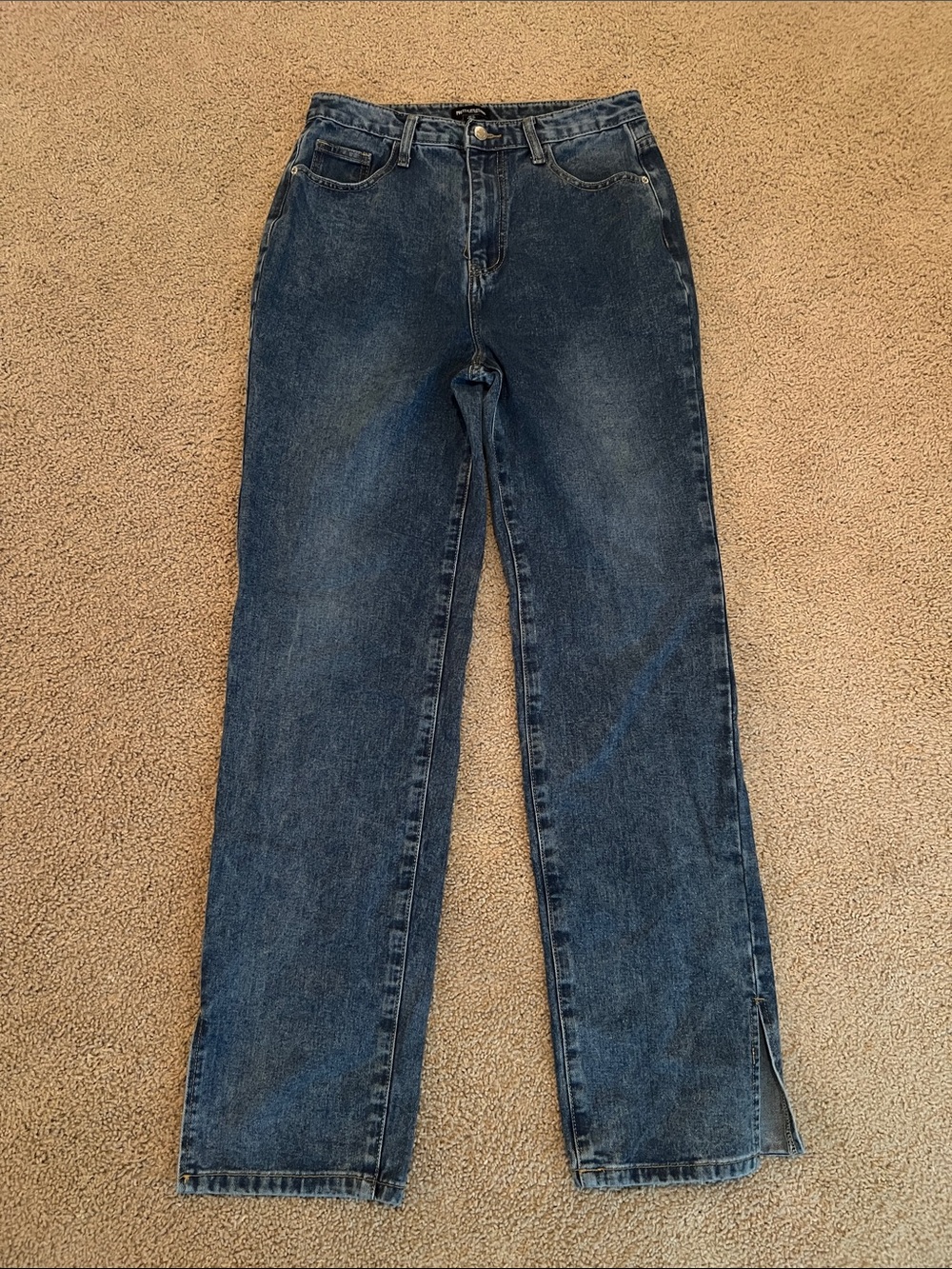 PrettyLittleThing Mid-Rise Straight Leg Jeans in Dark Blue Wash Split Hem